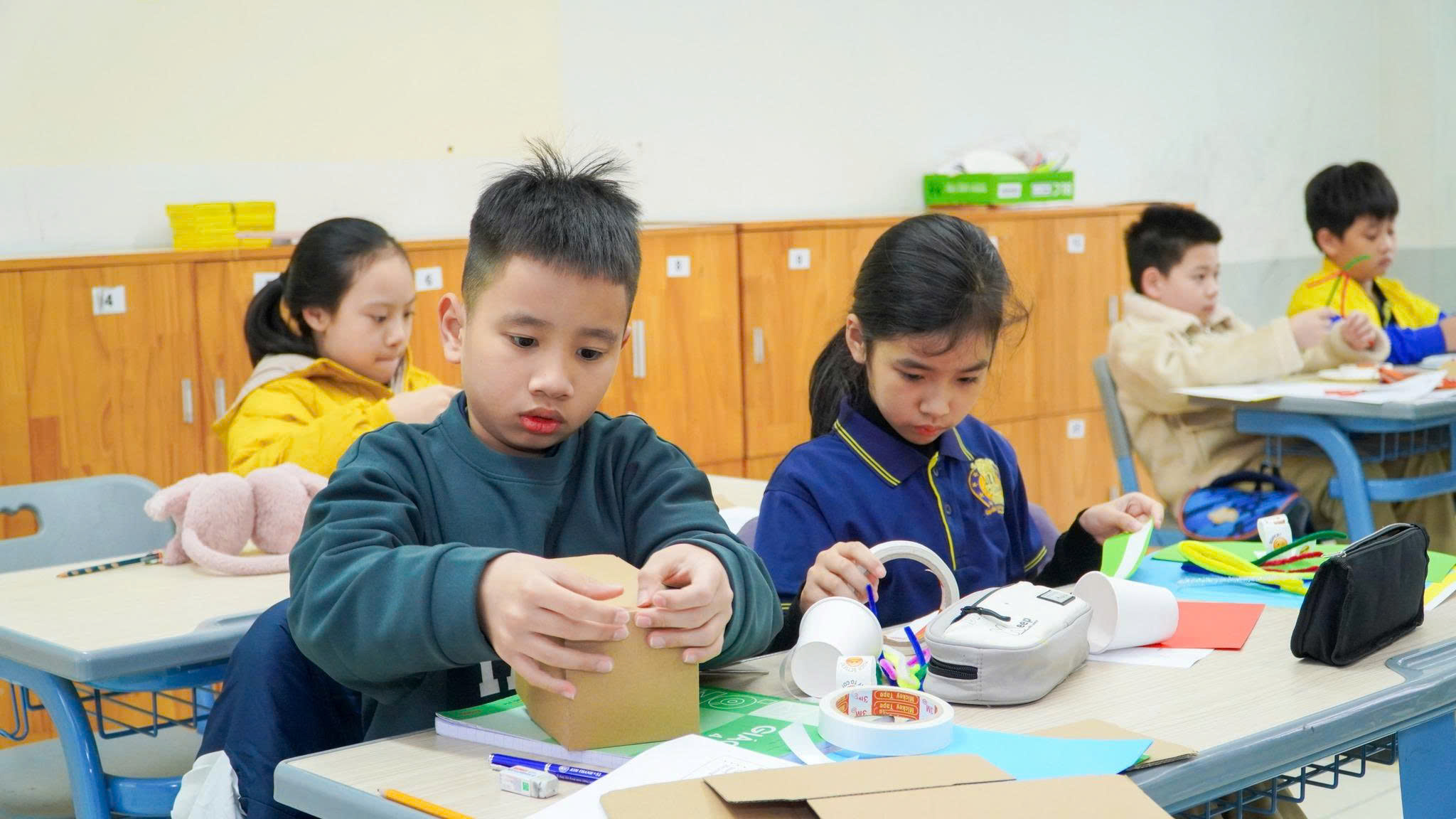 KỲ THI HỌC BỔNG HIỀN TÀI HỆ SONG BẰNG VIỆT MỸ NĂM HỌC 2025–2026 DIỄN RA NGHIÊM TÚC, ẤN TƯỢNG