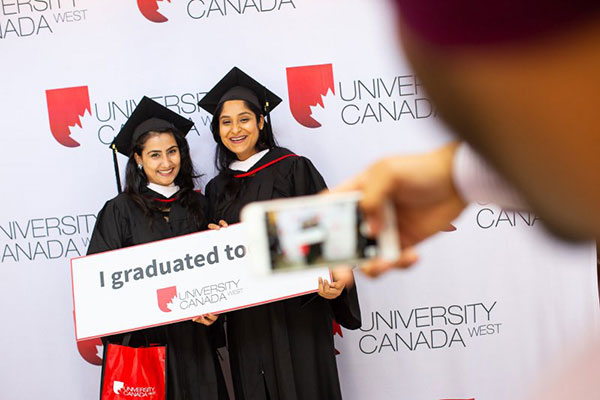 Conditions for applying for scholarships to study in Canada and noticeable things